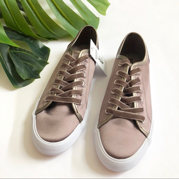 Mossimo Women's Jena Velvet Lace Sneakers Grey - Picture 2 of 8